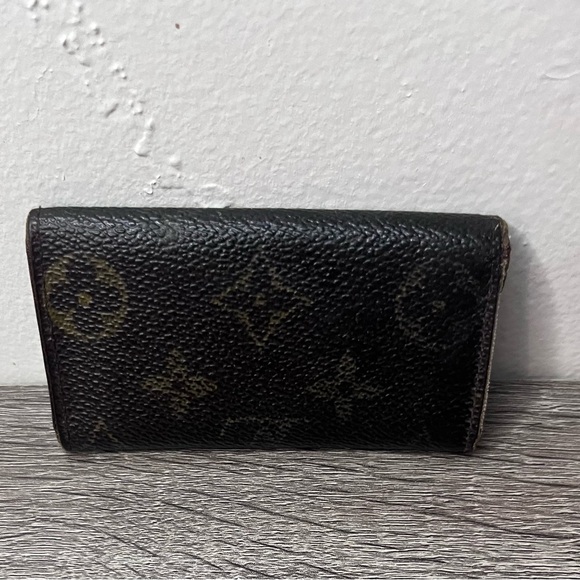 Louis Vuitton 4 key holder - Picture 2 of 6